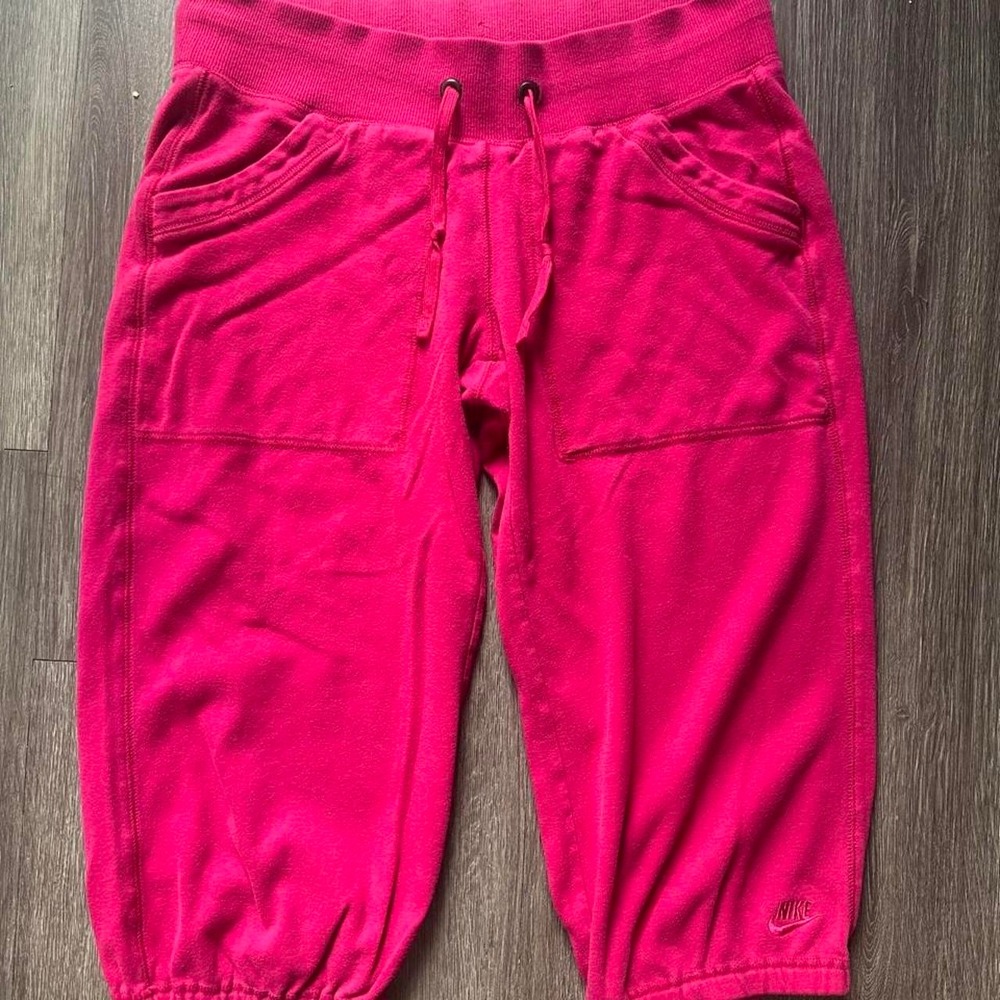 Vintage Y2K Nike Sportswear Hot Pink Capri Capri Sweatpants Shorts Small 4-6